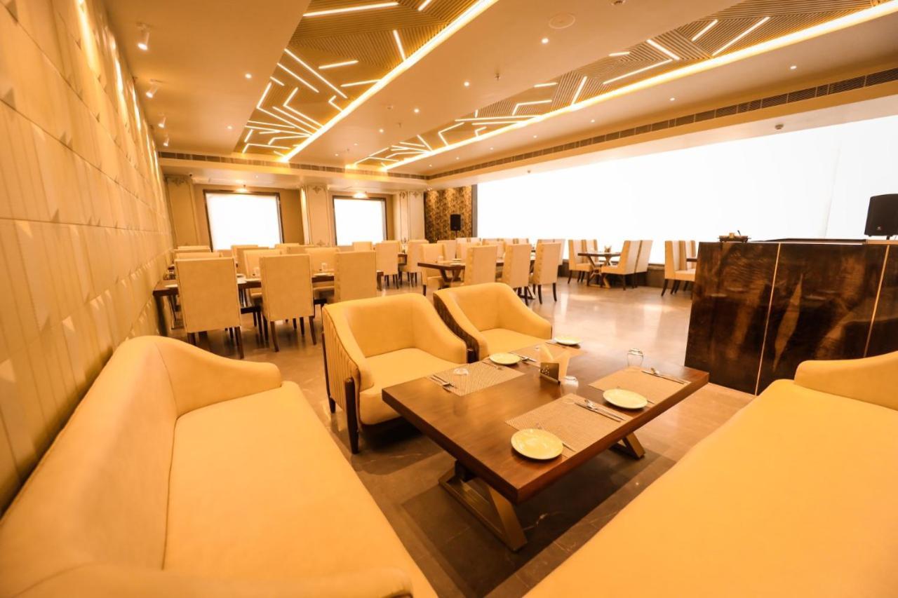 Hotel Mvr Grand Κανπούρ Εξωτερικό φωτογραφία