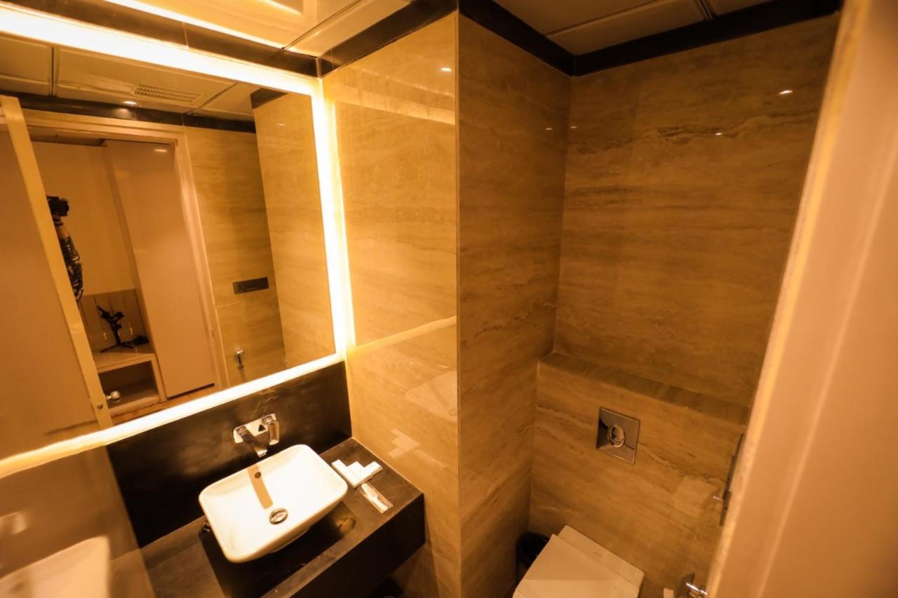 Hotel Mvr Grand Κανπούρ Εξωτερικό φωτογραφία