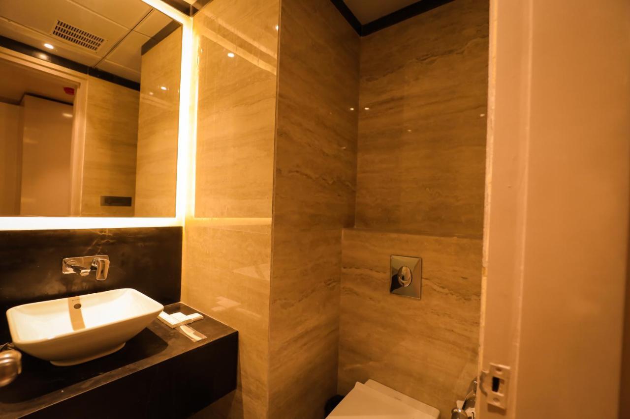 Hotel Mvr Grand Κανπούρ Εξωτερικό φωτογραφία
