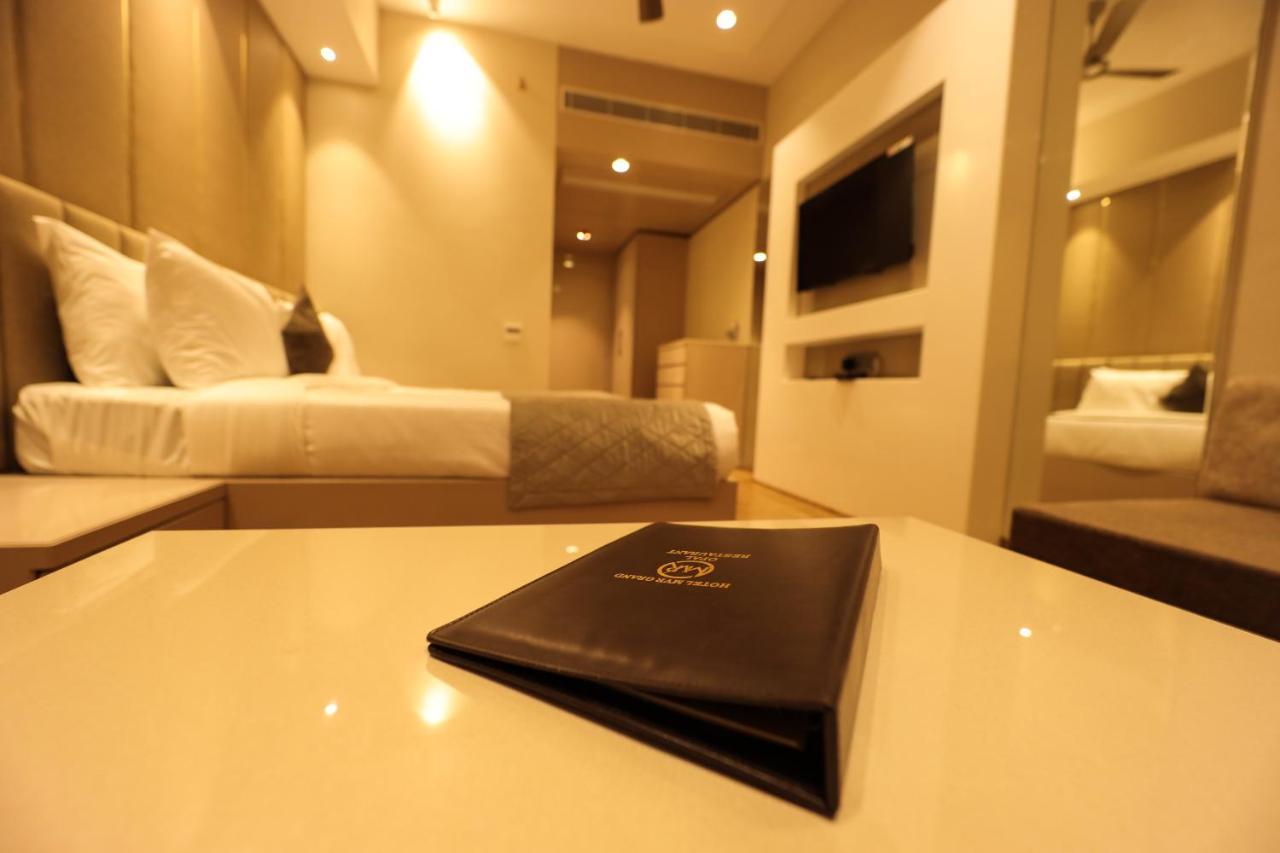 Hotel Mvr Grand Κανπούρ Εξωτερικό φωτογραφία